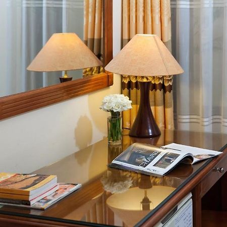 Lucky Central Hotel & Travel Hanoi Exterior photo