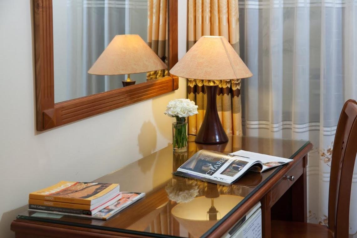 Lucky Central Hotel & Travel Hanoi Exterior photo